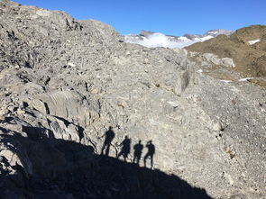 登山失联9天，男子双脚面临截肢风险——如何应对户外安全危机